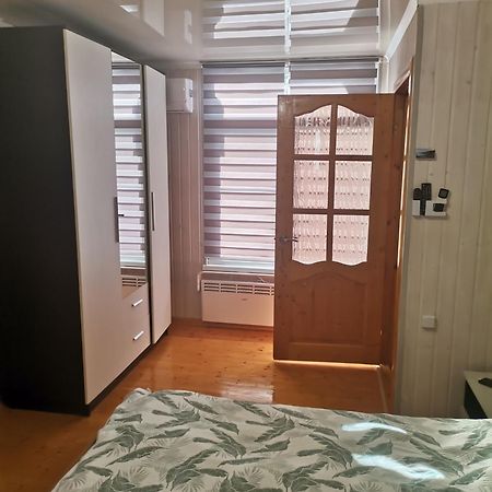 Гостевой Дом В Гаграх"Море Солнца" Gagra Exterior foto