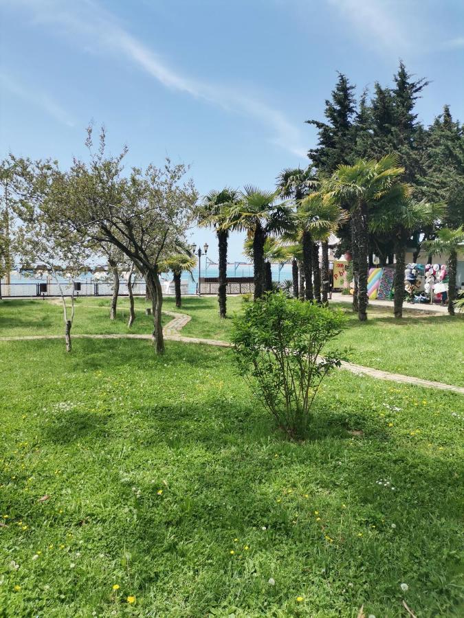 Гостевой Дом В Гаграх"Море Солнца" Gagra Exterior foto
