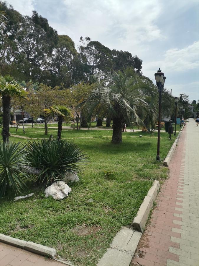 Гостевой Дом В Гаграх"Море Солнца" Gagra Exterior foto